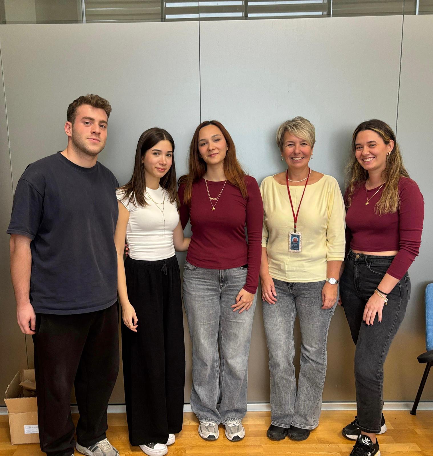 LIFT UP_3.jpeg (246 KB)